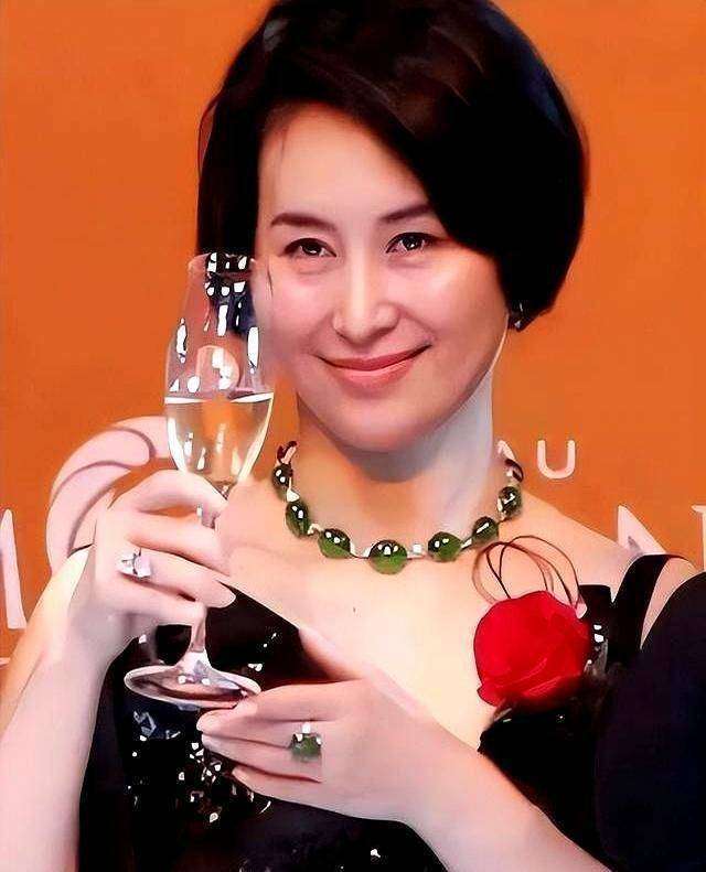 赌王长女何超琼忍无可忍，直接起诉！原因曝光，不是豪门恩怨